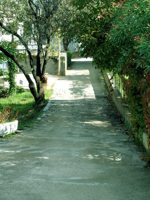 Apartments Skrivaneli イェルサ エクステリア 写真