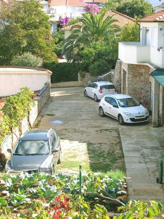 Apartments Skrivaneli イェルサ エクステリア 写真